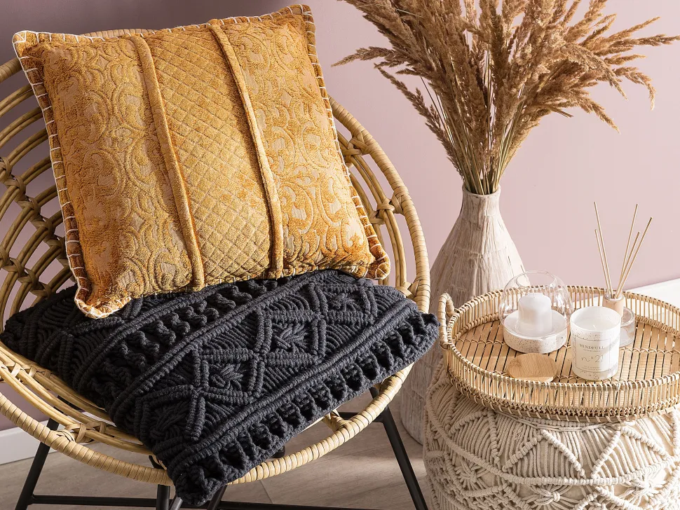 Conjunto De 2 Almofadas Decorativas Algodao E Viscose Amarela Com Relevo 45 X 45 Cm Kavalam