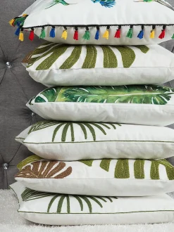 Conjunto De 2 Almofadas Decorativas Branca Com Folha De Palmeira Verde 45 X 45 Cm Azami