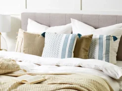 Conjunto De 2 Almofadas Decorativas Em Algodao Branco E Azul Escuro 45 X 45 Cm Tilia