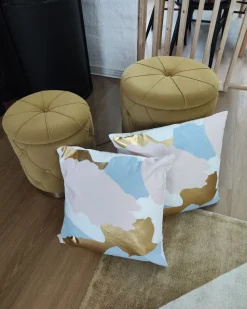 Conjunto De 2 Almofadas Decorativas Rosas E Douradas 45 X 45 Cm Ixia