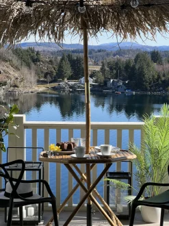 Conjunto De Mesa Em Bambu Com Guarda-Sol Molise