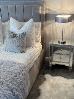 Mesa De Cabeceira Com 2 Gavetas Em Efeito Espelhado Prateado Tigy