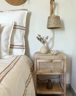 Mesa De Cabeceira Com 1 Gaveta Em Rattan Cor De Madeira Clara Esto