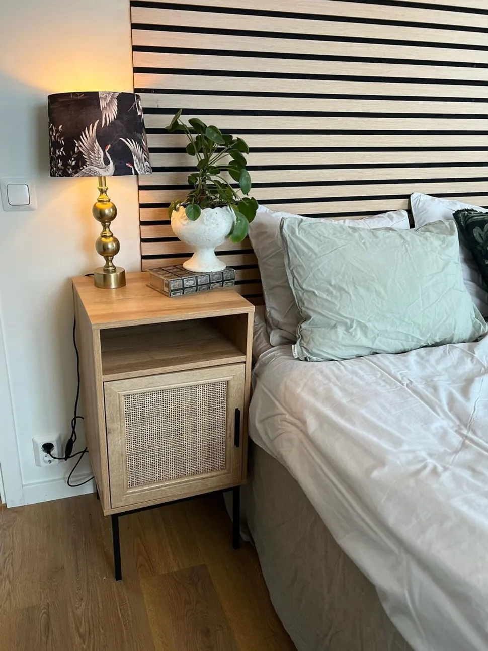 Mesa De Cabeceira Com 1 Porta Em Madeira Clara Pasco