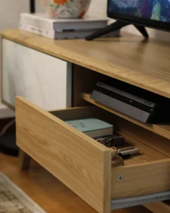 Movel De Tv Com 1 Gaveta E 5 Prateleiras Em Madeira Clara E Branco Eerie