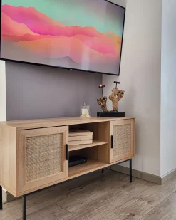 Movel De Tv Com 2 Portas E 2 Prateleiras Em Rattan Cor De Madeira Clara Pasco