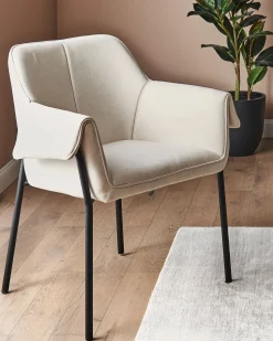 Poltrona Em Tecido Creme Arla