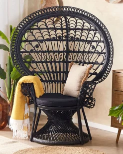 Poltrona Pavao De Rattan Preta Emmanuelle
