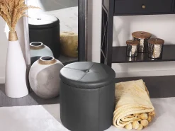 Pufe Em Pele Sintetica Preta Com Arrumação Maryland