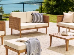 Sofa De Jardim De 2 Lugares Em Madeira De Acacia Com Almofadas Brancas Baratti