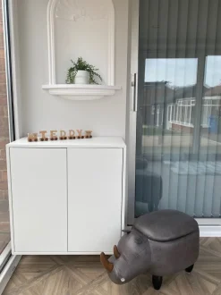 Tamborete Em Pele Sintetica Cinzenta Escura Com Arrumação Rhino