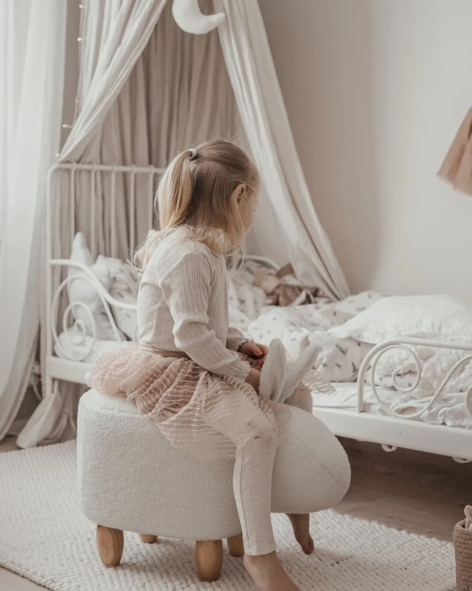 Tamborete Em Tecido Branco Bunny