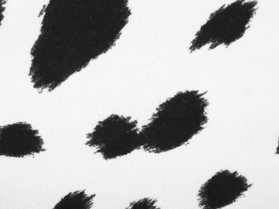 Tamborete Em Tecido Malhado Branco E Preto Com Arrumação Cow