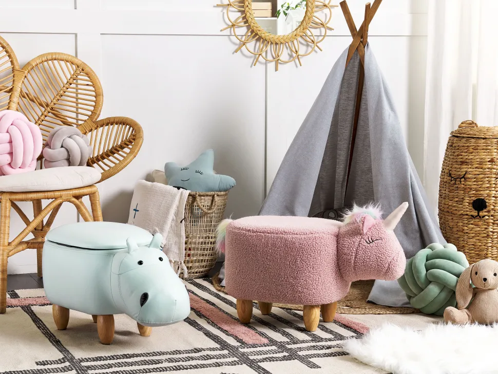 Tamborete Em Veludo Azul Claro Com Arrumação Hippo